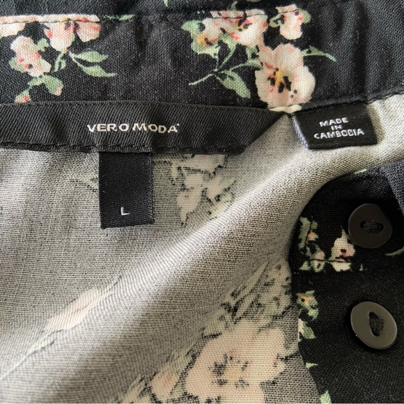 ☀️3/$30☀️ Vero Moda floral shirt dress - Picture 11 of 12